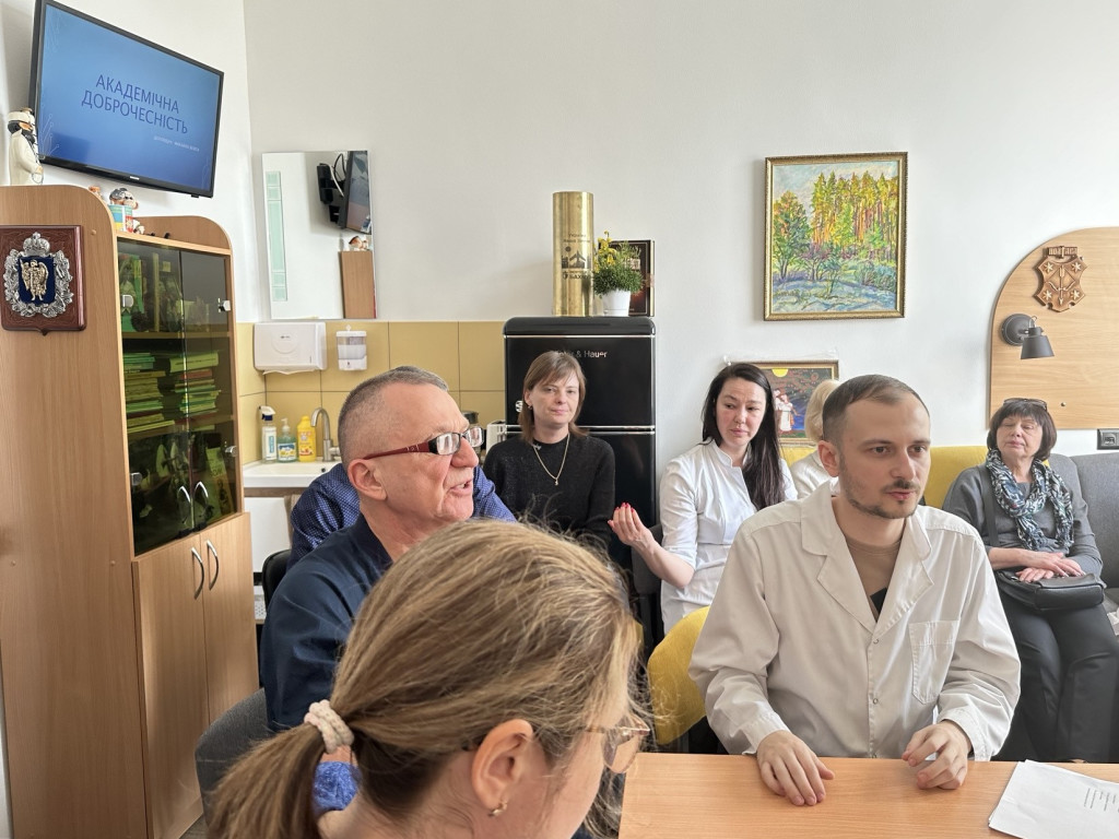 Зустріч з науково-педагогічним складом кафедри, з метою попередження порушень академічної доброчесності.