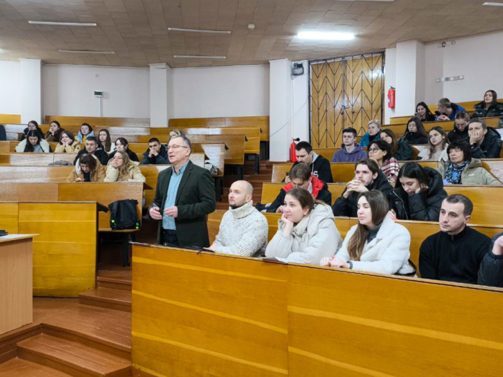 Круглий стіл був присвячений темі "Академічна доброчесність і медицина" / Round Table Discussion on "Academic Integrity and Medicine"