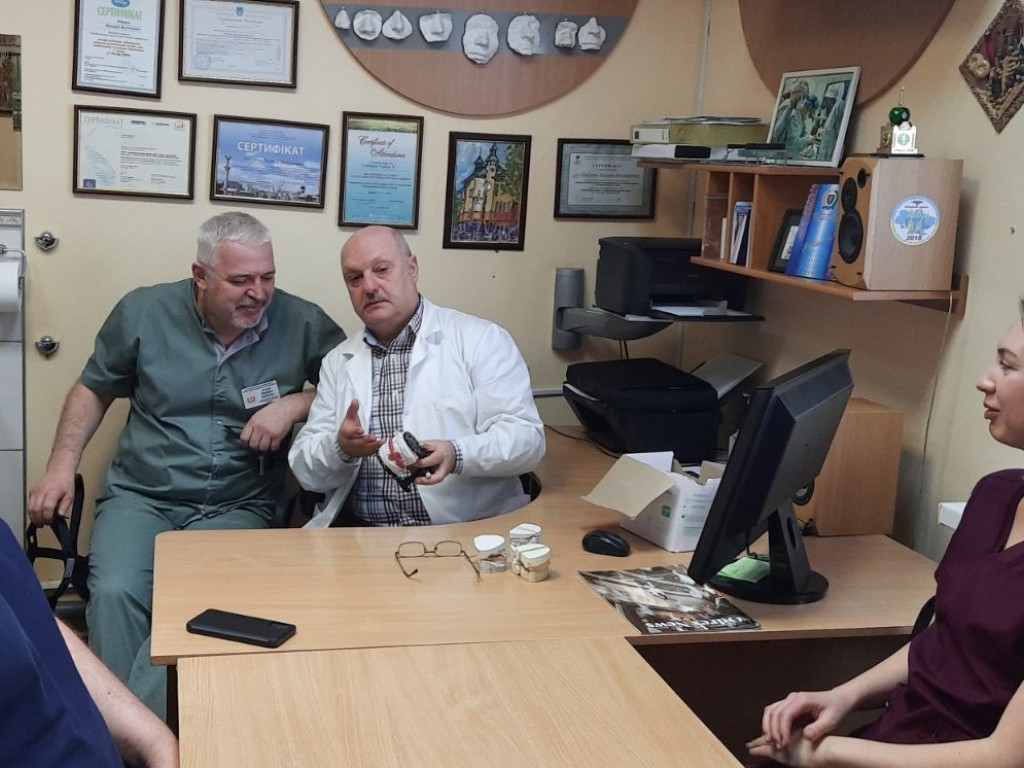 Відкрита лекція завідувача кафедри пропедевтики хірургічної стоматології, професора Вадима Новікова.