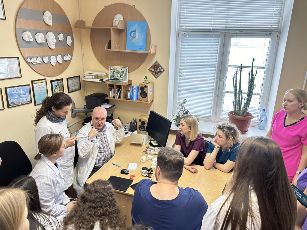 Відкрита лекція завідувача кафедри пропедевтики хірургічної стоматології, професора Вадима Новікова.