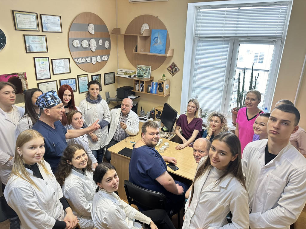 Відкрита лекція завідувача кафедри пропедевтики хірургічної стоматології, професора Вадима Новікова.