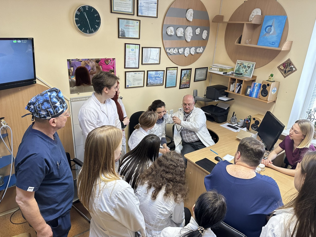 Відкрита лекція завідувача кафедри пропедевтики хірургічної стоматології, професора Вадима Новікова.