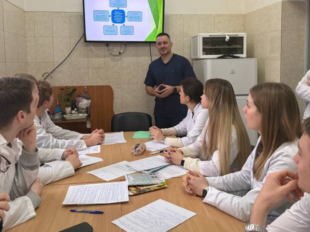 Студенти обговорюють формування здорового способу життя