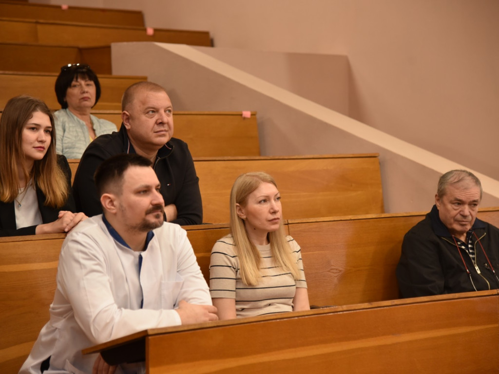 Круглий стіл на тему: "Клінічна анатомія порожнини носа та навколоносових пазух з позиції FESS"